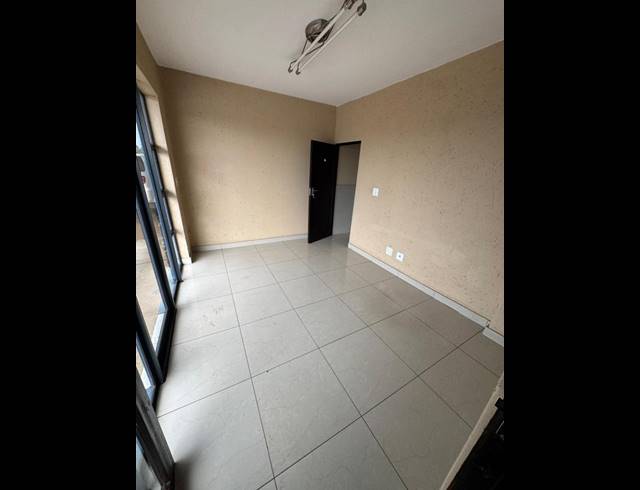 INDUSTRIAL PROPERTY TO RENT IN POMONA